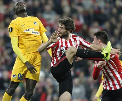 16 02 2017 Bilbao, Spanien - Fussball, Europa League, Athletic Bilbao vs. APOEL Nikosia: Yeray Alvarez, Cedric Yambere  xDAVIDxS.xBUSTAMANTEx xx