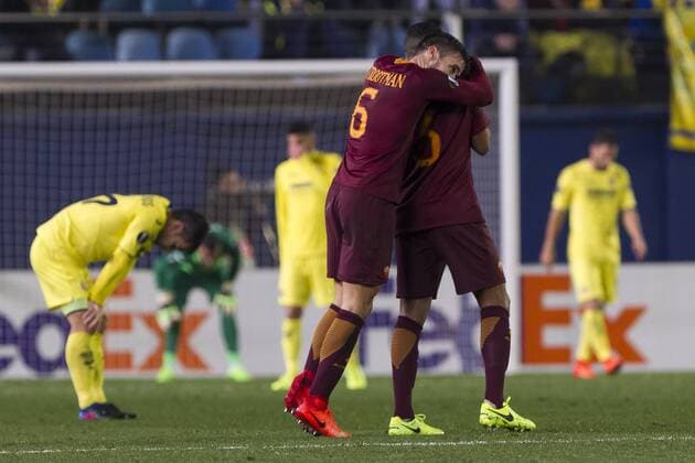 Fußball, EL, FC Villarreal - AS Rom February 16, 2017 - Villarreal, Spain - 06 Kevin Strootman of A.S. Roma (C) during the UEFA Europa League, Round of 32 first leg match between Villarreal CF and A.S. Roma at La Ceramica Stadium on February 16, 2017. FC Villarreal v AS Roma - UEFA Europa League Round of 32: First Leg  - ZUMAn230 20170216_zaa_n230_325 Copyright: xJosexMiguelxFernandezx