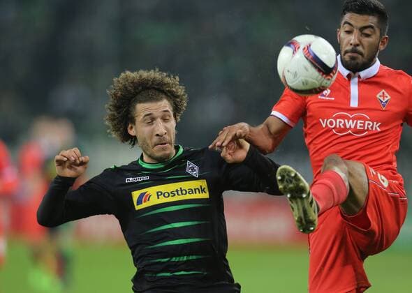 Gladbach, Germany 16.02.2017, Europa League, round of 32, 1st leg, Borussia Moenchengladbach - ACF Fiorentina, Zweikampf Fabian Johnson (Moenchengladbach, L) gegen Maximiliano Olivera (ACF). ( DeFodi512