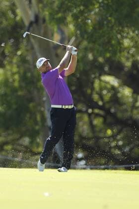 February 17th 2017, Lake Karrinyup Country Club, Perth, Western Australia, Australia; ISPS Handa World Super 6 Perth Golf Tournament Day 2; David Bransdon (AUS) plays an approach shot on the 18th fairway during his round on day 2 xDavidxWoodleyx  ActionPlus11847063