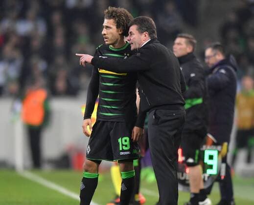 16.02.2017, Fussball, UEFA Europa League, Saison 2016 2017, Zwischenrunde, Borussia Moenchengladbach - AC Florenz, Trainer Dieter Hecking (Borussia Moenchengladbach), re., mit Fabian Johnson (Borussia Moenchengladbach)