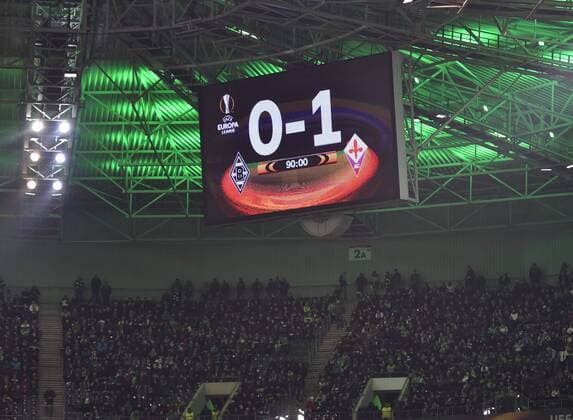 16.02.2017, Fussball, UEFA Europa League, Saison 2016 2017, Zwischenrunde, Borussia Moenchengladbach - AC Florenz, Anzeigentafel mit dem Endergebnis im Borussia Park