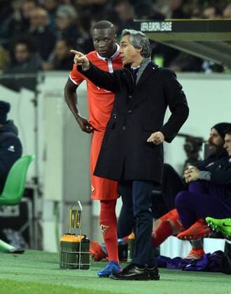 Europaleague: Borussia Mönchengladbach - AC Florenz 16.02.2017. Trainer Paulo Sousa (Florenz) wechselt Khouma Babacar ein. HM