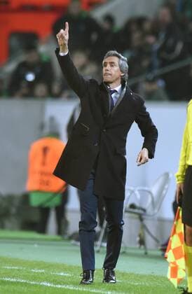 Europaleague: Borussia Mönchengladbach - AC Florenz 16.02.2017. Trainer Paulo Sousa (Florenz) am Spielfeldrand. HM