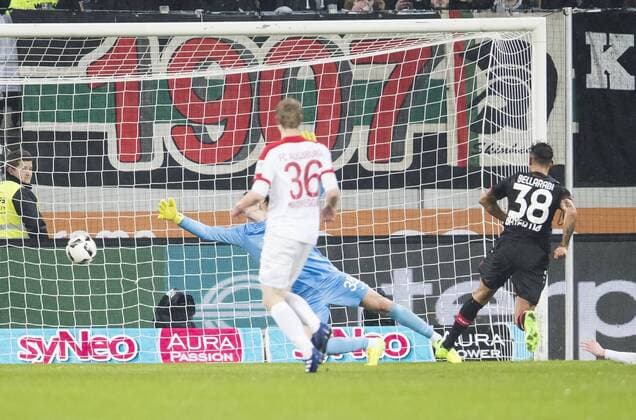 Bilder des Tages - SPORT lv38 Karim BELLARABI, Lev 38 Torschuss, schiesst das Tor zum 0-1 FC AUGSBURG - BAYER 04 LEVERKUSEN Fussball 1. Bundesliga , Augsburg, am 17.02.2017, 21.Spieltag, Saison 2016 2017, 1.Liga, 1.Bundesliga,FCA