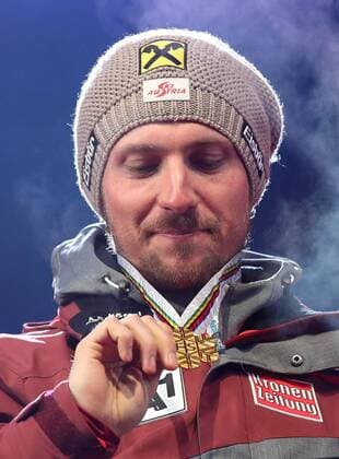 Bilder des Tages - SPORT ALPINE SKIING - FIS Ski WC St. Moritz SANKT MORITZ,SWITZERLAND,17.FEB.17 - ALPINE SKIING - FIS Alpine World Ski Championships, giant slalom, men, award ceremony. Image shows Marcel Hirscher (AUT). Keywords: medal. GEPAxpictures xChristianxWalgram
