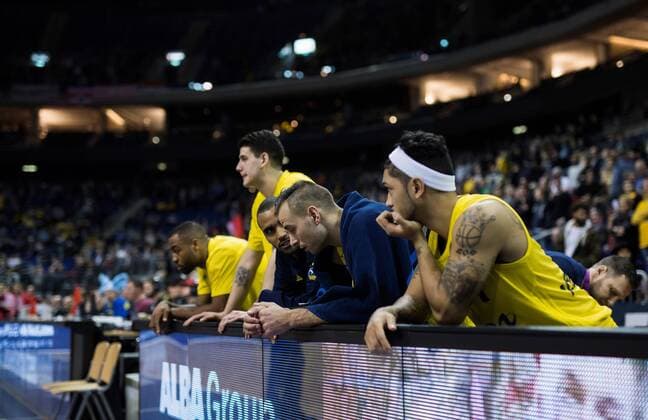 Berlin, Deutschland, 18.02.2017: Basketball - Top FOUR - FC Bayern Muenchen - ALBA Berlin. Akeem Vargas (Alba 11) und Dominique Johnson (Alba 23) beraten sich