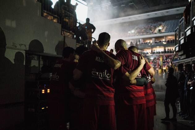 Berlin, Deutschland, 18.02.2017: Basketball - Top FOUR - FC Bayern Muenchen - ALBA Berlin. Bayern vor dem Mannschaftseinlauf