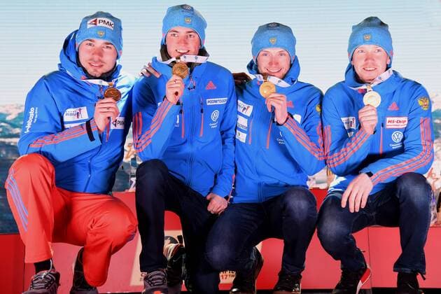 Die Weltmeister Anton SHIPULIN (RUS), Anton BABIKOV (RUS), Maxim TSVETKOV (RUS), Alexey VOLKOV (RUS) mit Ihrer Goldmedaille. Oesterreich, Hochfilzen: Wintersport, Biathlon, IBU World Championships 2017 - 4x7.5km Staffel Herren am 18.02.2017, Biathlonstadion.