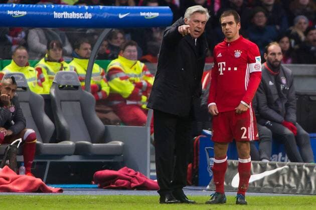 18.02.2017, xfrx, Fussball 1.Bundesliga, Hertha BSC Berlin - FC Bayern Muenchen, emspor v.l. Trainer Carlo Ancelotti (FC Bayern Muenchen),Philipp Lahm (FC Bayern Muenchen) Berlin