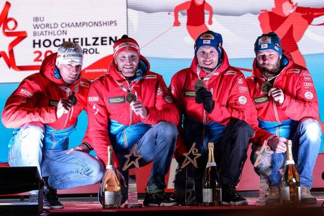 18.02.2017, Biathlonarena, Hochfilzen, AUT, IBU Weltmeisterschaften Biathlon, Hochfilzen 2017, Staffel Herren, Siegerehrung, im Bild Julian Eberhard, Simon Eder, Dominik Landertinger, Daniel Mesotitsch (AUT) Julian Eberhard Simon Eder Dominik Landertinger Daniel Mesotitsch of Austria during Winner Ceremony of the Mens Relay of the IBU Biathlon World Championships at the Biathlonarena in Hochfilzen, Austria on 2017 02 18. Hochfilzen EP_ade