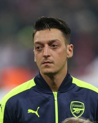 Fussball, Champions League, Achtelfinal Hinspiel, Saison 2016 2017, Herren, Deutschland, 15.02.2017, FC Bayern München - FC Arsenal London 5-1 v.l. Portraits bei hymne, Mesut Özil, FC Arsenal London,