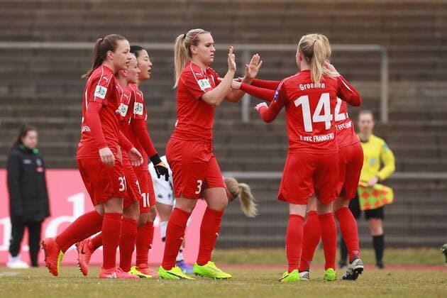 19.02.2017, xkvx, Fussball 1.Bundesliga Damen, Borussia Moenchengladbach - 1.FFC Frankfurt, emspor, v.l. Torjubel, Goal celebration, celebrate the goal zum 0:1 durch Mandy Islacker (1. FFC Frankfurt) Moenchengladbach