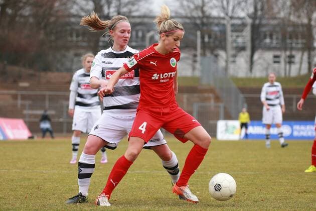19.02.2017, xkvx, Fussball 1.Bundesliga Damen, Borussia Moenchengladbach - 1.FFC Frankfurt, emspor, v.l. Julia Koj (Borussia Moenchengladbach), Kathrin Hendrich (1. FFC Frankfurt) Moenchengladbach