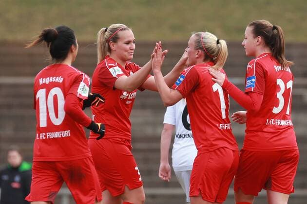 19.02.2017, xkvx, Fussball 1.Bundesliga Damen, Borussia Moenchengladbach - 1.FFC Frankfurt, emspor, v.l. Torjubel, Goal celebration, celebrate the goal zum 0:2 durch Mandy Islacker (1. FFC Frankfurt) Moenchengladbach