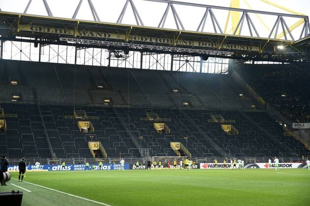 Samstag 18.02.2017, Saison 2016 2017, 1. Bundesliga, 21. Spieltag im Dortmunder Signal Iduna Park, BVB 09 Borussia Dortmund - VfL Wolfsburg, Blick auf die geschlossene, gesperrte Südtribüne während des Spiels