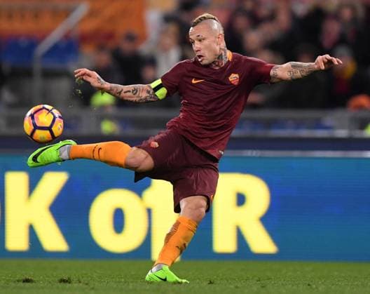 Roma s Radja Nainggolan controls the ball during a Serie A soccer match between Roma and Torino in Rome, Italy, Feb. 19, 2017. Roma won 4-1. ) (SP)ITALY-ROME-FOOTBALL-SERIE A-ROMA VS TORINO AlbertoxLingria 