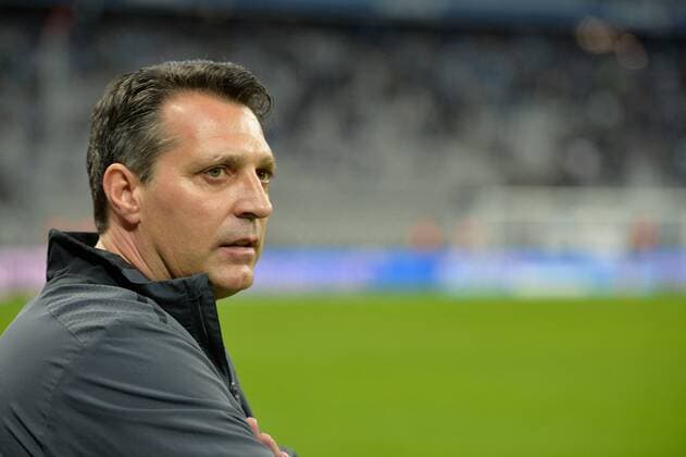 Alois Schwartz, Trainer (1. FC Nuernberg), Einzelbild, beobachtet, TSV 1860 Muenchen vs 1. FC Nuernberg, 20.02.17