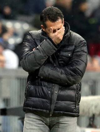 20.02.2017 - Fussball - Saison 2016 2017 - 2. Fussball - Bundesliga - 21. Spieltag: TSV 1860 München - 1. FC Nürnberg Nuernberg FCN - DaMa - Alois Schwartz (Trainer 1.FC Nürnberg FCN ) schlägt nachdenklich enttäuscht Enttäuschung Hand vor das Gesicht