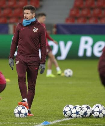 Atletico Madrid training session in Leverkusen before the Champions League match. In this picture, Simeone. xPabloxGarciax 