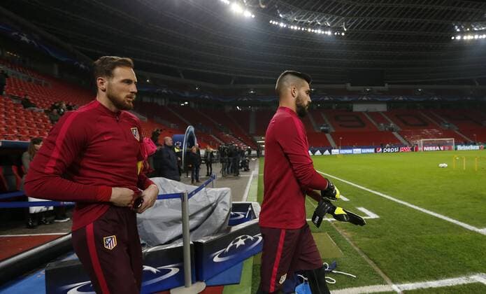 Atletico Madrid training session in Leverkusen before the Champions League match. In this picture, Oblak and Moya. xPabloxGarciax 