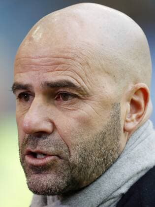 coach Peter Bosz of Ajaxduring the Dutch Eredivisie match between Vitesse Arnhem and Ajax Amsterdam at Gelredome on February 19, 2017 in Arnhem, The Netherlands Vitesse v Ajax Dutch Eredivisie 2016 2017 xVIxxIVx 7169465
