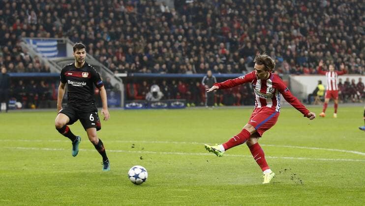 Antoine Griezmann (Atletico Madrid) shots the ball during the Championsleague match between Bayer 04 Leverkusen and Atletico Madrid, Bayarena in Leverkusen on February 21., 2017. Bayer 04 Leverkusen vs. Atletico Madrid im Achtelfinale der Champions League der Saison 2016 2017 am 21. Februar 2017.