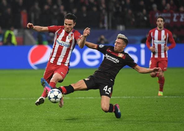21.02.2017, xhbx, Fussball Champions League, Bayer 04 Leverkusen - Atletico Madrid, emspor, v.l. Saul Niguez (Atletico Madrid), Kevin Kampl (Bayer Leverkusen) Leverkusen