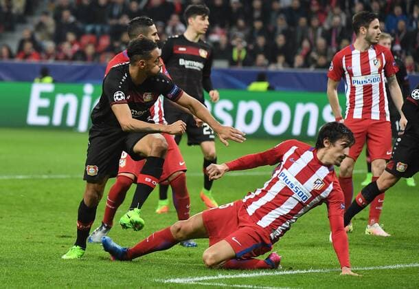 21.02.2017, xhbx, Fussball Champions League, Bayer 04 Leverkusen - Atletico Madrid, emspor, v.l. Karim Bellarabi (Bayer Leverkusen) Goal scored, Tor zum 2:1 celebrate the goal, Torjubel zum Leverkusen