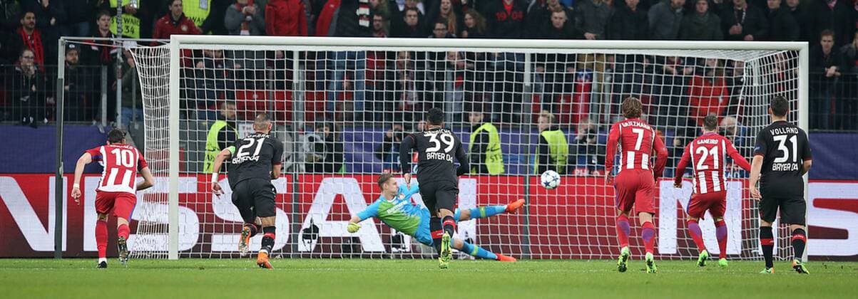 21.02.2017, Fussball UEFA Champions League 2016 2017, Achtelfinale, Bayer 04 Leverkusen - Atletico Madrid, in der BayArena Leverkusen. Tor zum 1:3 per Foulelfmeter 