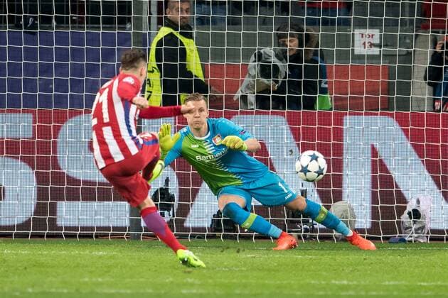 Bilder des Tages - SPORT Kevin Gameiro (Atletico Madrid 21) mit dem Elfmeter Tor zum 3:1 gegen Torwart Bernd Leno (Bayer 04 Leverkusen 1) beim Championsleague Spiel zwischen Bayer 04 Leverkusen und Atletico Madrid am 21.02.2017, Leverkusen Copyright: xSchuelerx xEibnerx-xPressefotox EP_JSE