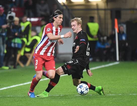 21.02.2017, xhbx, Fussball Champions League, Bayer 04 Leverkusen - Atletico Madrid, emspor, v.l. Luis Filipe (Atletico Madrid), Julian Brandt (Bayer Leverkusen) Leverkusen