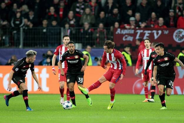 21.02.2017 - Kevin Kampl (Bayer 04 Leverkusen), Karim Bellarabi (Bayer 04 Leverkusen), Kevin Gameiro (Atletico Madrid ) und Charles Mariano Aranguiz (Bayer 04 Leverkusen) v.l. beim Champions League Achtelfinal Hinspiel (Saison 2016 17) Bayer Leverkusen - Atletico Madrid. Copyright Thomas Pakusch