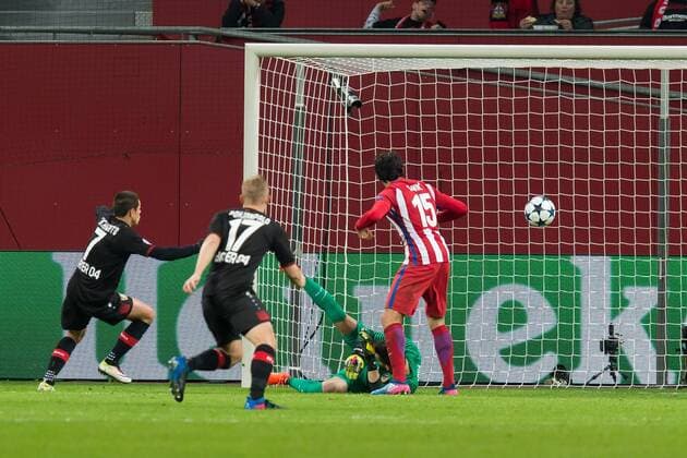 Leverkusen, Germany 21.02.2017, UEFA Champions League - 2016 17 Season, Bayer 04 Leverkusen - Club Atletico de Madrid, TOR zum 2:3 durch Chicharito (B04) ( DeFodi001