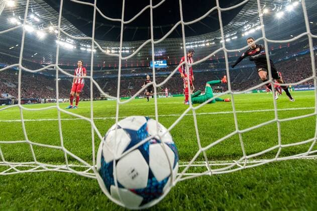 Themen der Woche - Sport Bilder des Tages - SPORT Tor zum 3:2 mit Javier Chicharito Hernandez (Bayer 04 Leverkusen 7) beim Championsleague Spiel zwischen Bayer 04 Leverkusen und Atletico Madrid am 21.02.2017, Leverkusen Copyright: xSchuelerx xEibnerx-xPressefotox EP_JSE