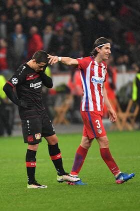 GER, Bayer 04 Leverkusen (GER) vs. Atletico Madrid (ESP) 21.02.2017, BayArena, Leverkusen, Championsleaque Achtelfinale, GER, Bayer 04 Leverkusen (GER) vs. Atletico Madrid (ESP) im Bild: Chicharito Javier Hernandez (Leverkusen 7), regt sich über eine Entscheidung des Schiedsrichter auf Foto © nordphoto Meuter nordphotox xMeuter