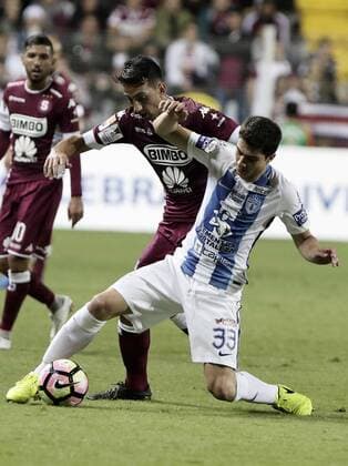 Saprissa s Mario Torres (L) in action before Pachuca s Stefan Medina (R) during their Concacaf Champions League soccer game in San Jose, Costa Rica, 21 February 2017. Pachuca (MEX) vs. Saprissa (CRI) !ACHTUNG: NUR REDAKTIONELLE NUTZUNG!  Copyright: xJeffreyxArguedasx SJS08 20170222-636233357278969143