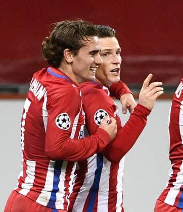 21.2.2017 BayArena Leverkusen, Fussball Champions League Saison 2016 17 Achtefinale Hinspiel, Bayer 04 Leverkusen vs. Atletico Madrid --- die Torschützen Antoine Griezmann (Atletico, li.) und Kevin Gameiro (Atletico) jubeln