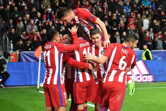Fussball, UEFA Champions League, Saison 2016 2017, Achtelfinale , Bayer 04 Leverkusen - Atletico Madrid, 21.02.2017, Bayarena Leverkusen, Fernando Torres, Angel Correa, Sime Vrsaljko,Gabi, Koke, alle Atletico Madrid , Torjubel