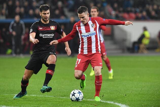 Fussball, UEFA Champions League, Saison 2016 2017, Achtelfinale , Bayer 04 Leverkusen - Atletico Madrid, 21.02.2017, Bayarena Leverkusen,Aleksandar Dragovic, Bayer 04 Leverkusen, Kevin Gameiro , Atletico Madrid ,