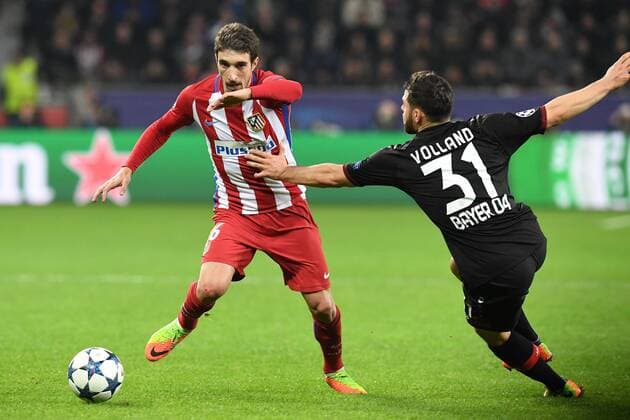 Fussball, UEFA Champions League, Saison 2016 2017, Achtelfinale , Bayer 04 Leverkusen - Atletico Madrid, 21.02.2017, Bayarena Leverkusen,Stefan savic , Atletico Madrid , Kevin Volland,