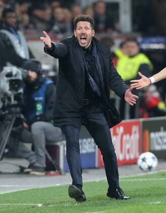 Leverkusen, Germany 21.02.2017, Champions League, Round of 16, 1st leg, Bayer Leverkusen vs Atletico Madrid, Cheftrainer Diego Simeone (Atletico Madrid) reklamiert beim Schiedsrichter. ( DeFodi512