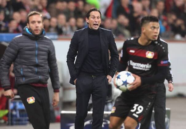 Leverkusen, Germany 21.02.2017, Champions League, Round of 16, 1st leg, Bayer Leverkusen vs Atletico Madrid, Cheftrainer Roger Schmidt (B04) gibt Anweisungen. ( DeFodi512