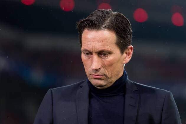 Leverkusen, Germany 21.02.2017, UEFA Champions League - 2016 17 Season, Bayer 04 Leverkusen - Club Atletico de Madrid, Trainer Roger Schmidt (B04) schaut ( DeFodi001
