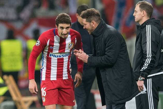 Leverkusen, Germany 21.02.2017, UEFA Champions League - 2016 17 Season, Bayer 04 Leverkusen - Club Atletico de Madrid, Sime Vrsaljko und Trainer Diego Simeone (Atletico Madrid) gestikuliert ( DeFodi001