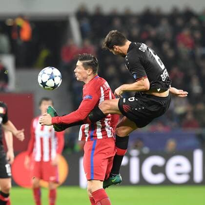 Fussball, UEFA Champions League, Saison 2016 2017, Achtelfinale , Bayer 04 Leverkusen - Atletico Madrid, 21.02.2017, Bayarena Leverkusen, Fernando Torres , Atletico Madrid , Aleksandar Dragovic, Atletico Madrid