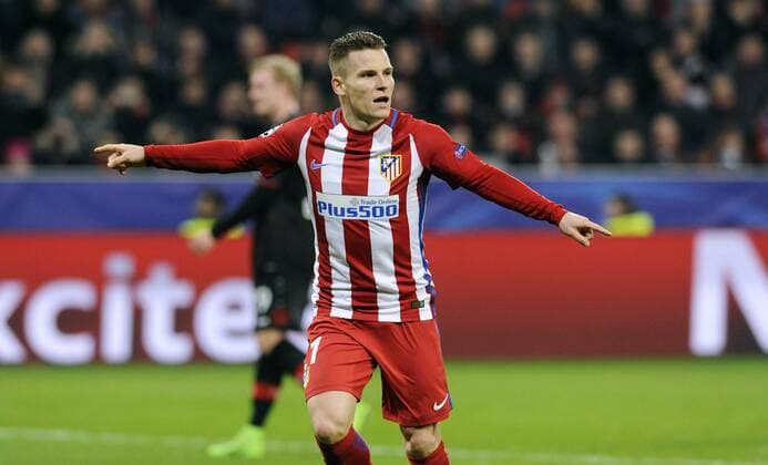 Fussball, UEFA Champions League, Herren, Saison 2016 2017, Achtelfinale, Hinspiel, BayArena Leverkusen, Bayer Leverkusen (schwarz) - Atletico Madrid (rot) 2:4; Jubel Kevin Gameiro (Atletico) nach seinem Elfmetertor zum 1:3. Jubel, Freude, Aktion, Einzelbild.