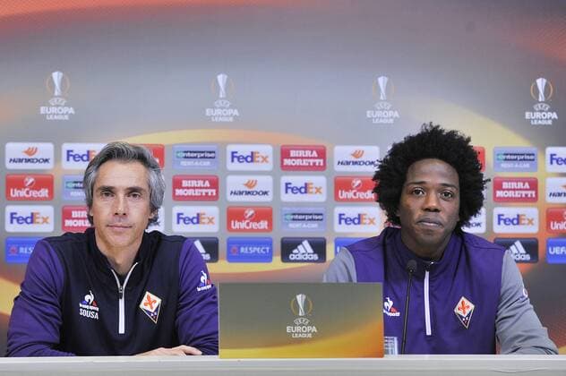 Italy: ACF Fiorentina press conference PK Pressekonferenz A.c.f. Fiorentina s head coach Paulo Sousa (L) and Carlos Sanchez (R) during the press conference at the Artemio Franchi Stadium on the eve of the UEFA Europa League Round of 32 - 2nd leg soccer match against Borussia Mönchengladbach.  GiacomoxMorinix xPacificxPress