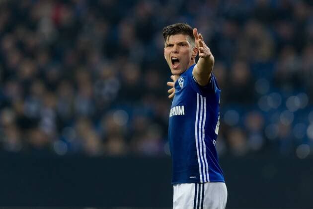 Gelsenkirchen, Germany 22.02.2017, UEFA Europa League - 2016 2017 Season, FC Schalke 04 - PAOK Saloniki, Klaas-Jan Huntelaar (S04) gestikuliert ( DeFodi001