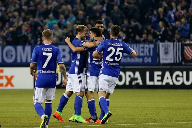 22.02.2017 - Die Spieler vom FC Schalke 04 freuen sich über das 1:0 durch Alessandro Schöpf (FC Schalke 04) beim Europa League Sechzehntelfinale Rückspiel (Saison 2016 17) FC Schalke 04 - PAOK Thessaloniki. Copyright Thomas Pakusch